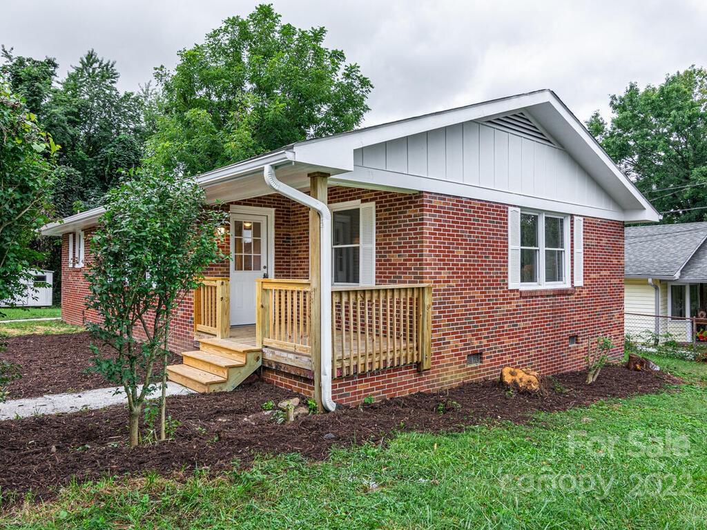 35 Le-an-hurst Road Asheville NC 28803
