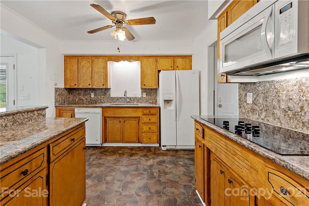 1039 Golf Course Road Old Fort NC 28762
