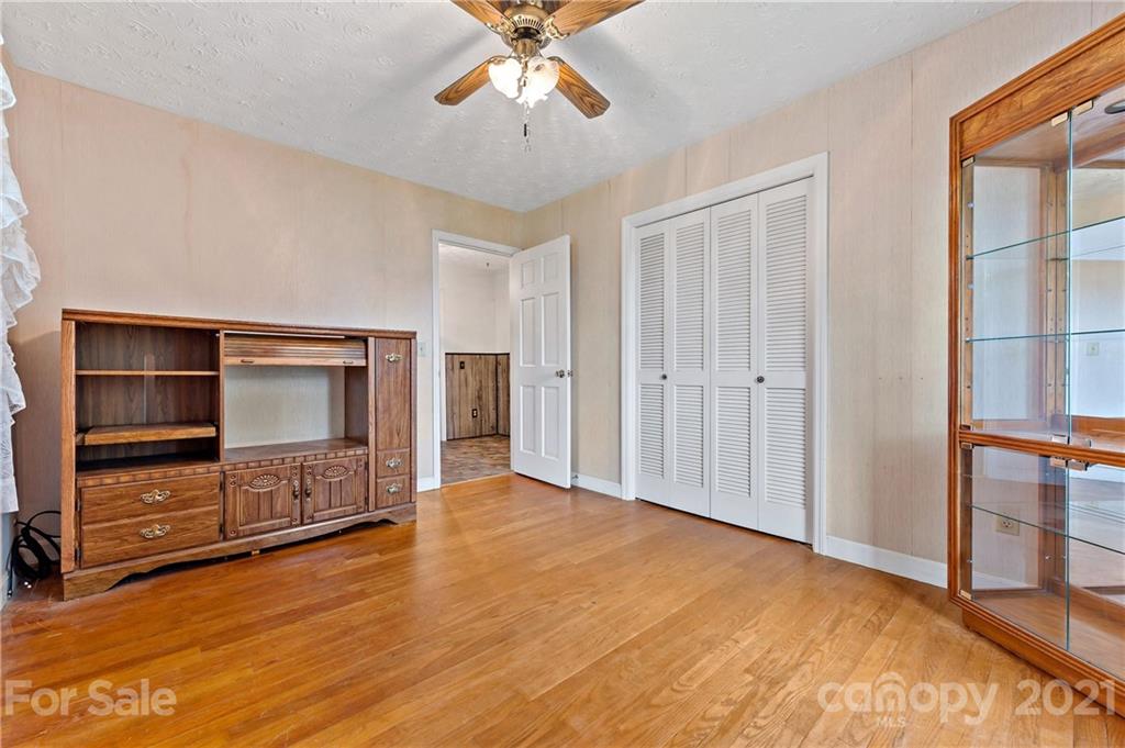 1039 Golf Course Road Old Fort NC 28762