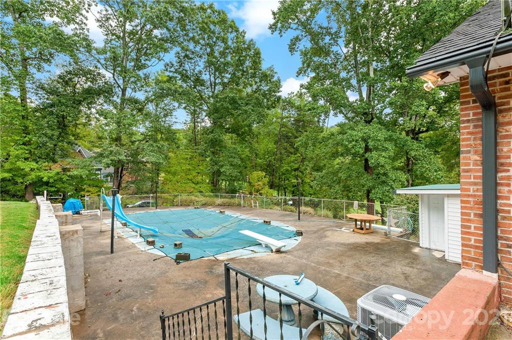 1039 Golf Course Road Old Fort NC 28762