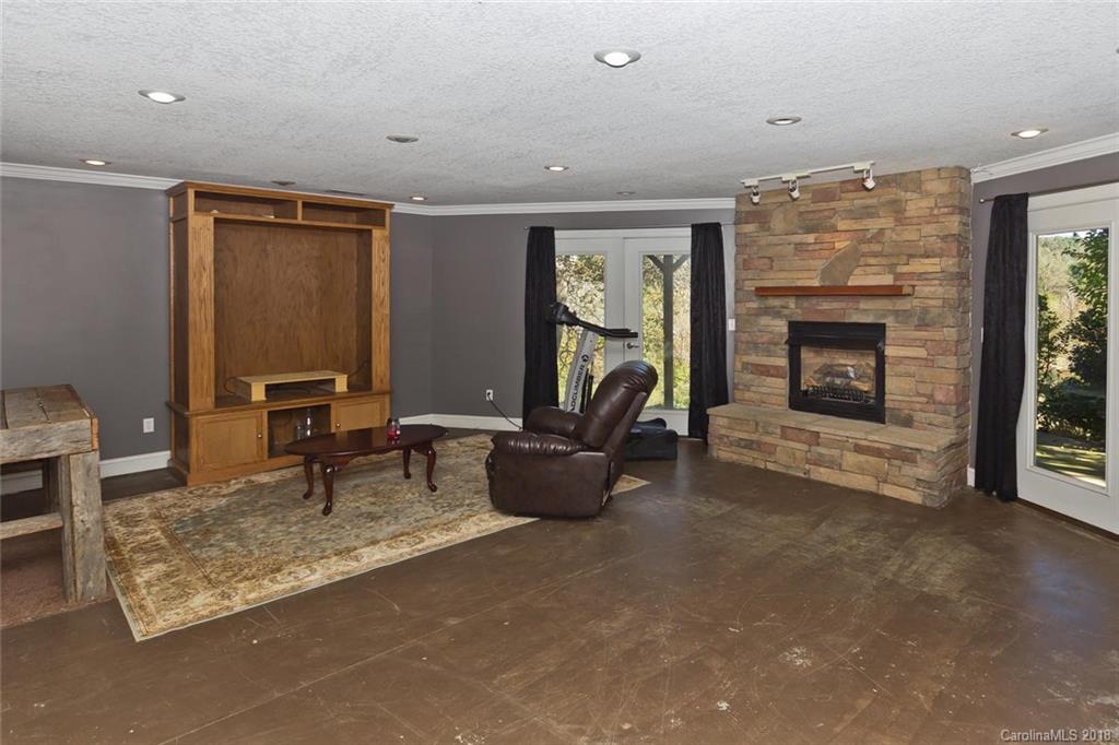 125 Holcombe Cove Road Candler NC 28715