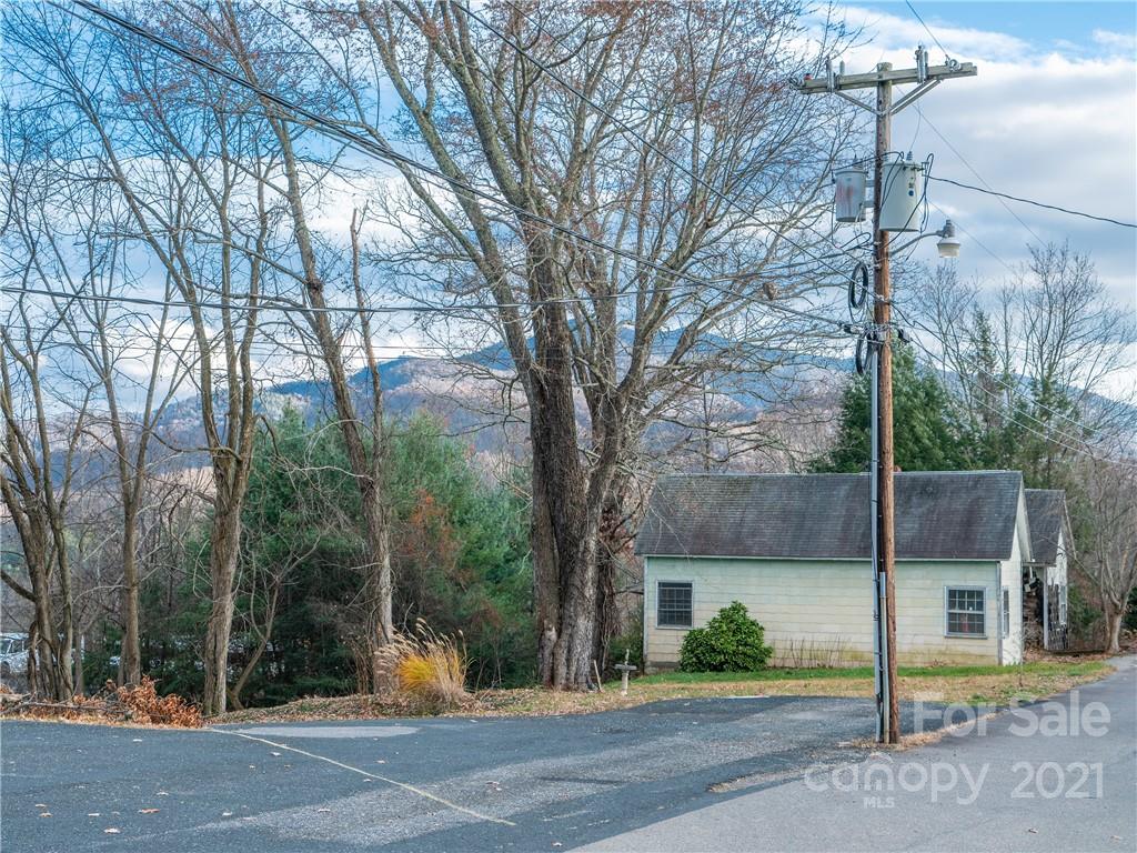 209 Mcintosh Avenue Burnsville NC 28714