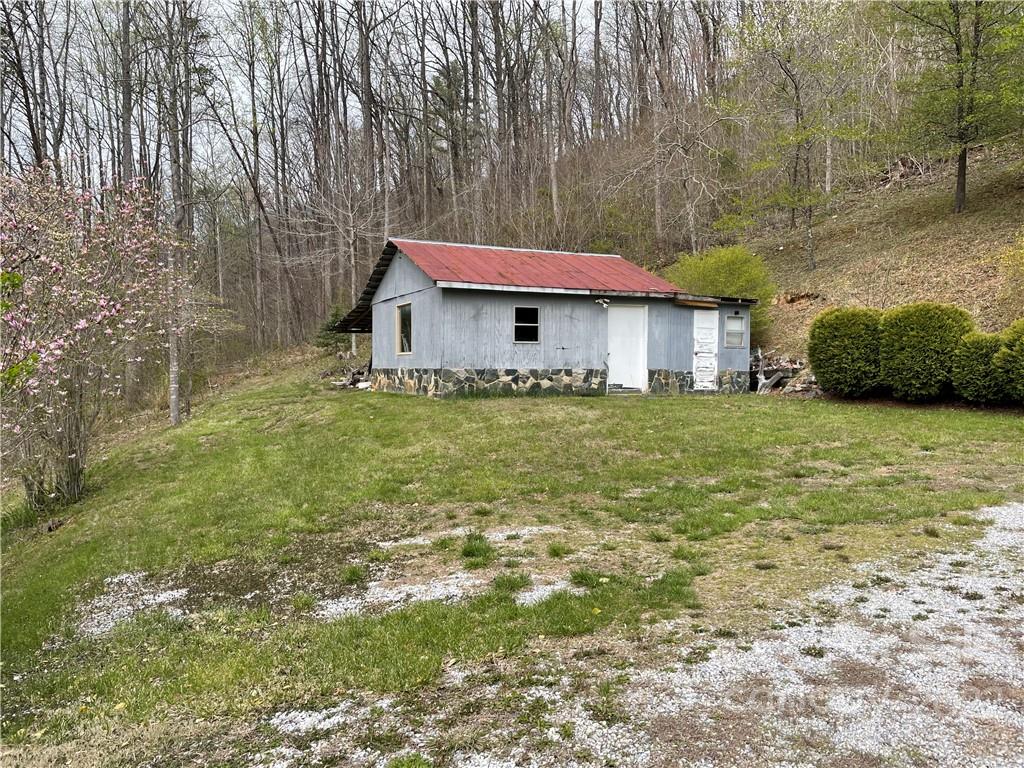 2020 Peppers Creek Road Marion NC 28752