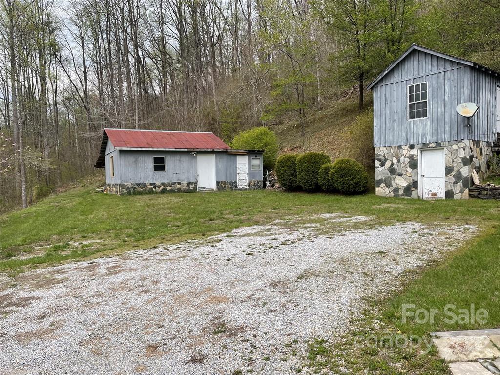 2020 Peppers Creek Road Marion NC 28752