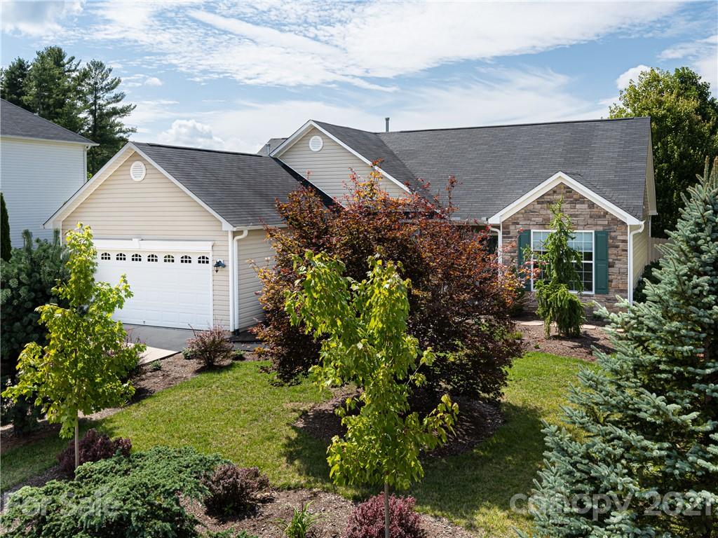 17 Woodthorn Road Weaverville NC 28787