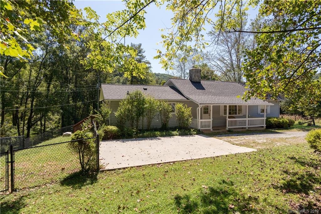 15 Winding Way Fairview NC 28730
