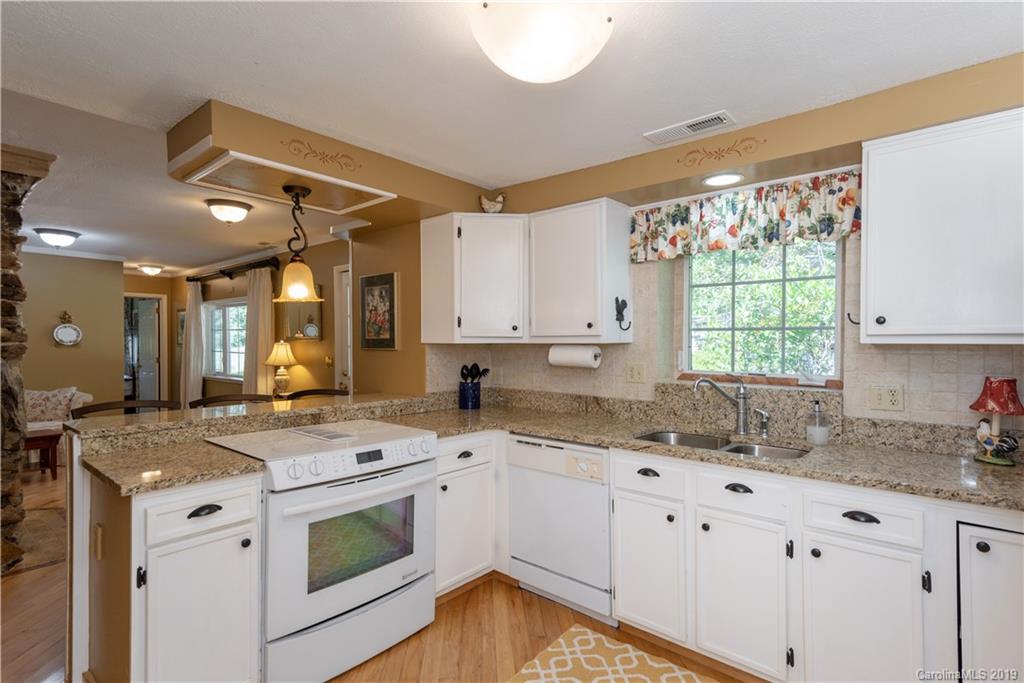 15 Winding Way Fairview NC 28730