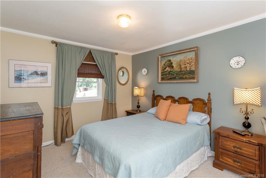 15 Winding Way Fairview NC 28730