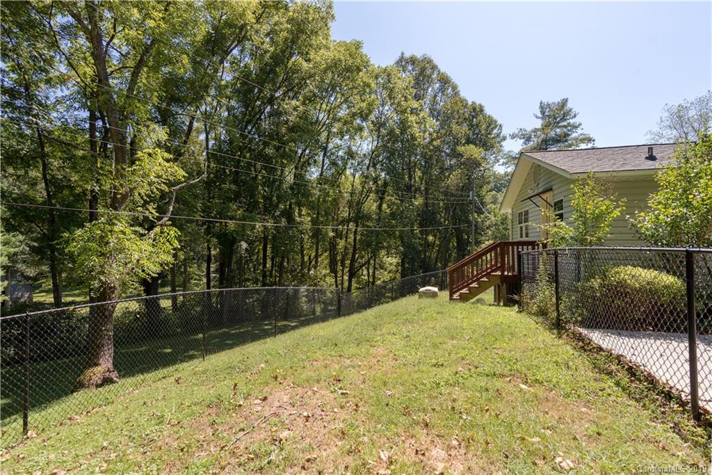 15 Winding Way Fairview NC 28730