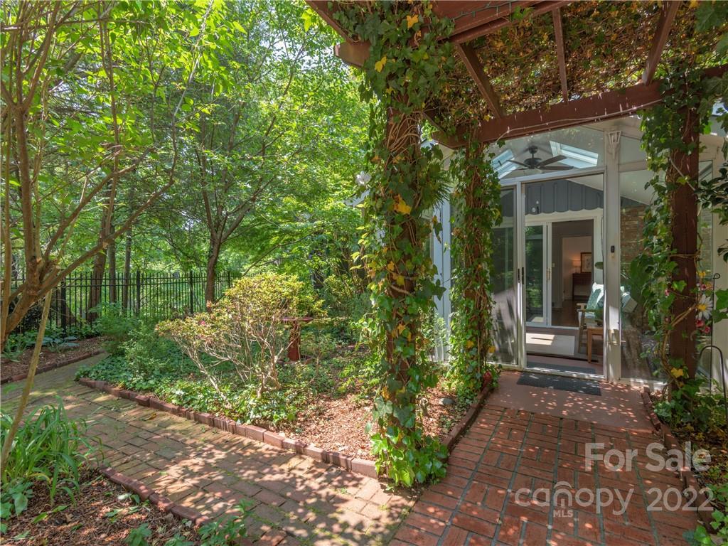 77 Dogwood Road Asheville NC 28804