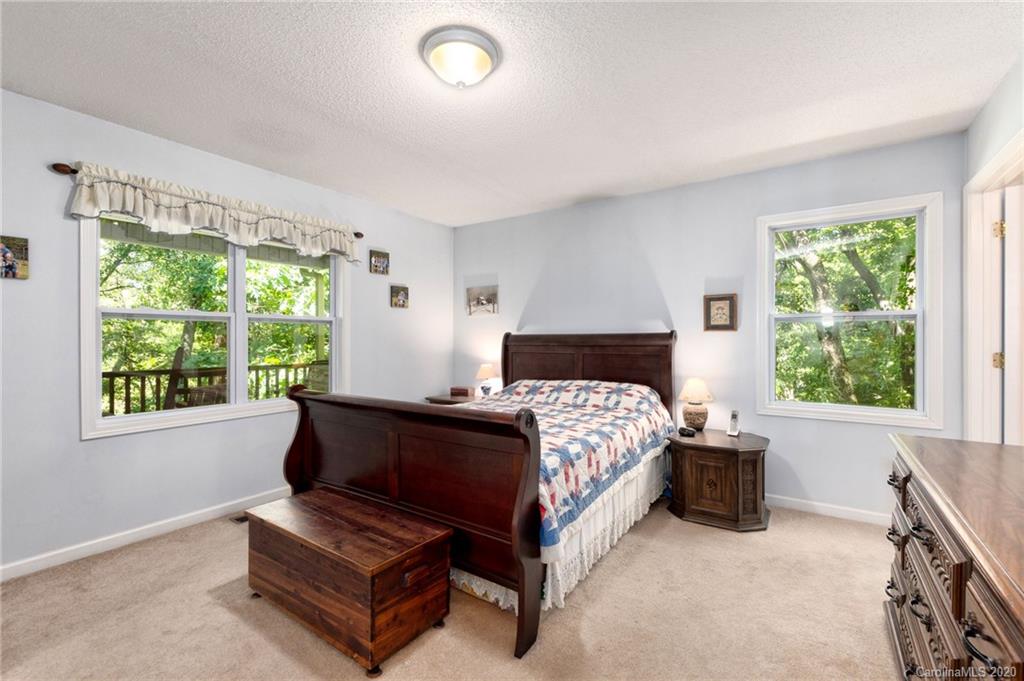 24 Carrier Place Asheville NC 28806
