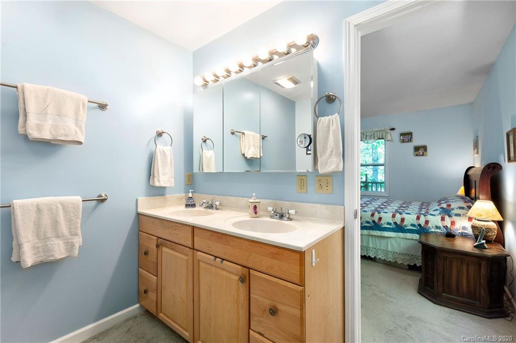 24 Carrier Place Asheville NC 28806