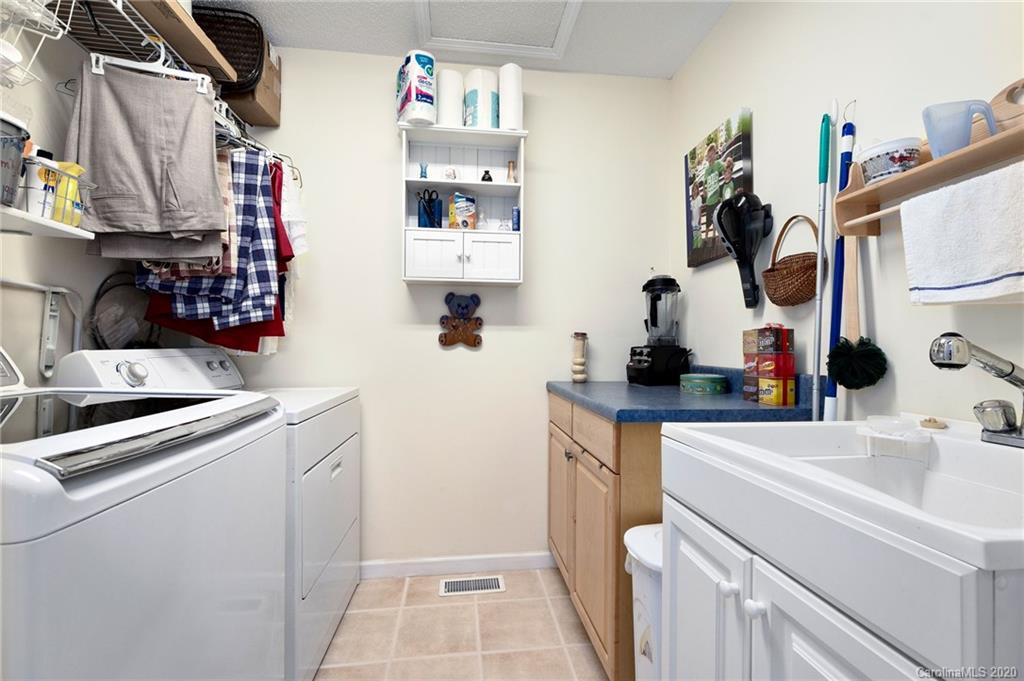 24 Carrier Place Asheville NC 28806