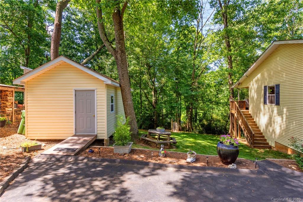 24 Carrier Place Asheville NC 28806