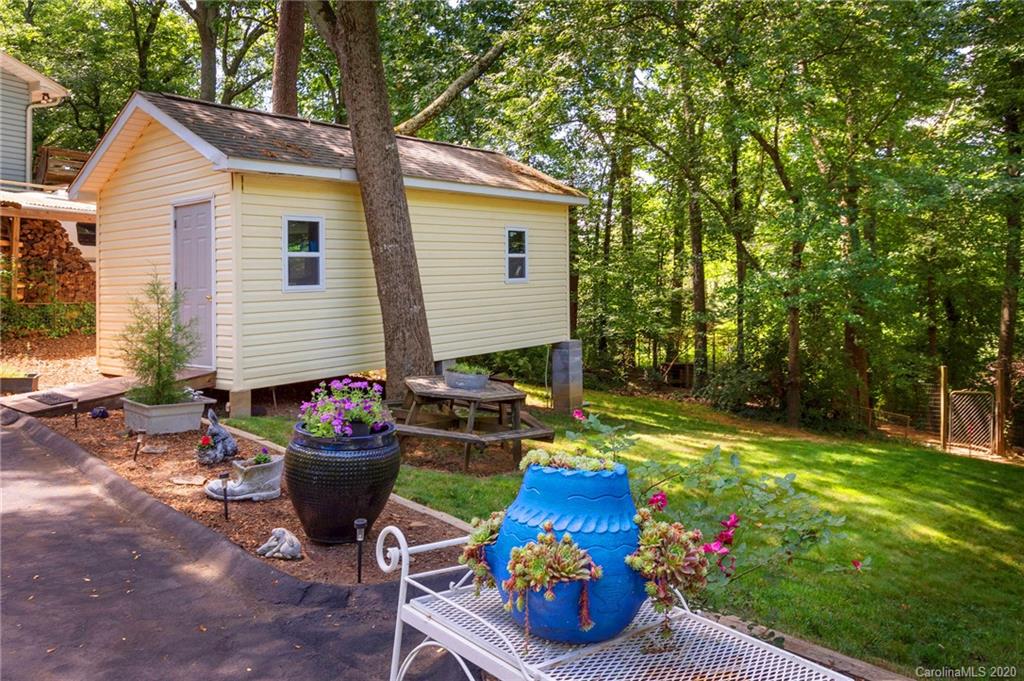 24 Carrier Place Asheville NC 28806