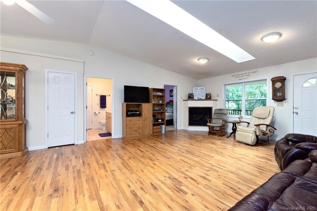 24 Carrier Place Asheville NC 28806