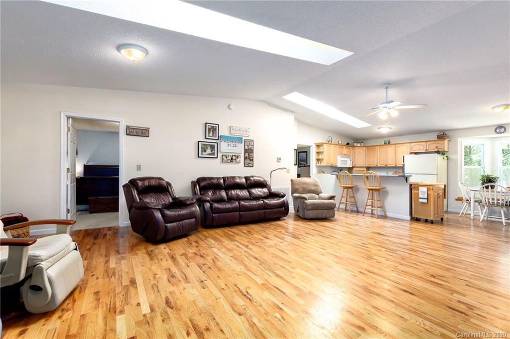 24 Carrier Place Asheville NC 28806
