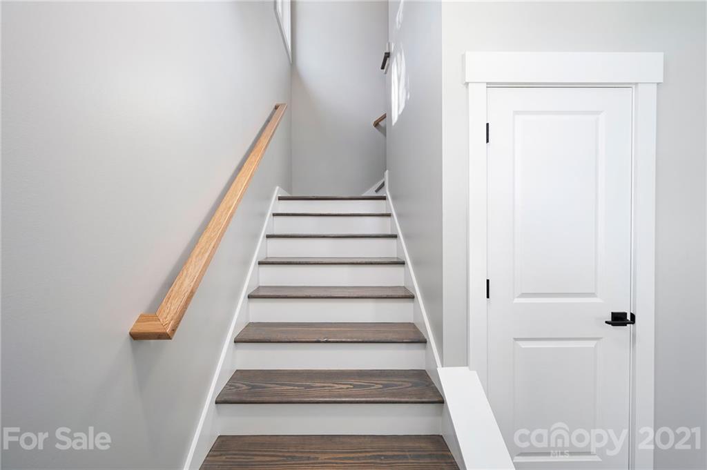 7 Oak Hill Road Candler NC 28715