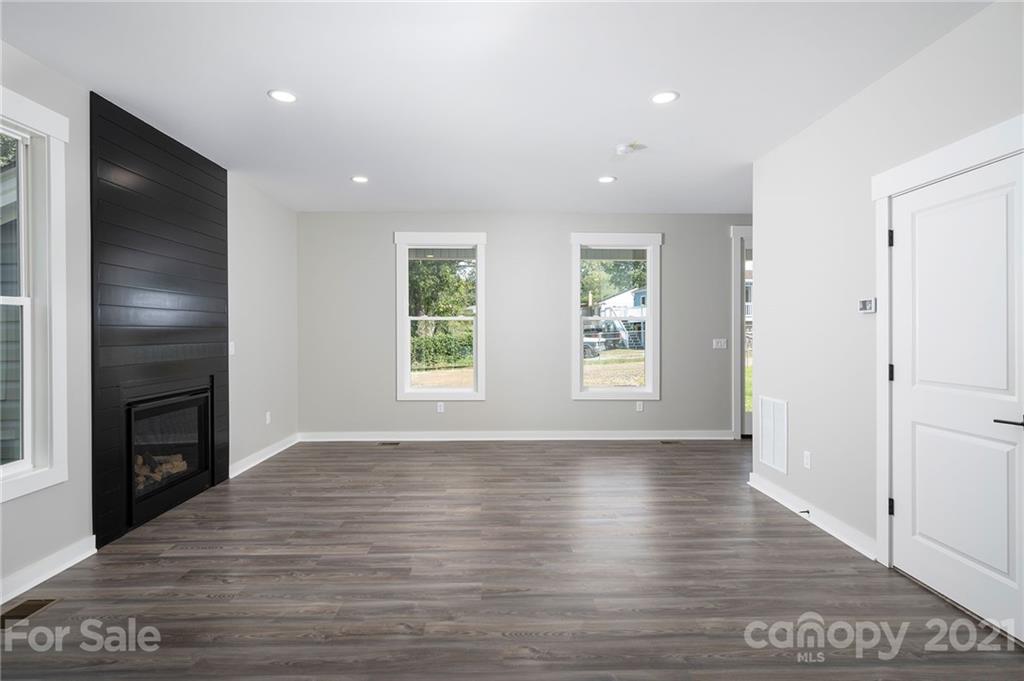 7 Oak Hill Road Candler NC 28715