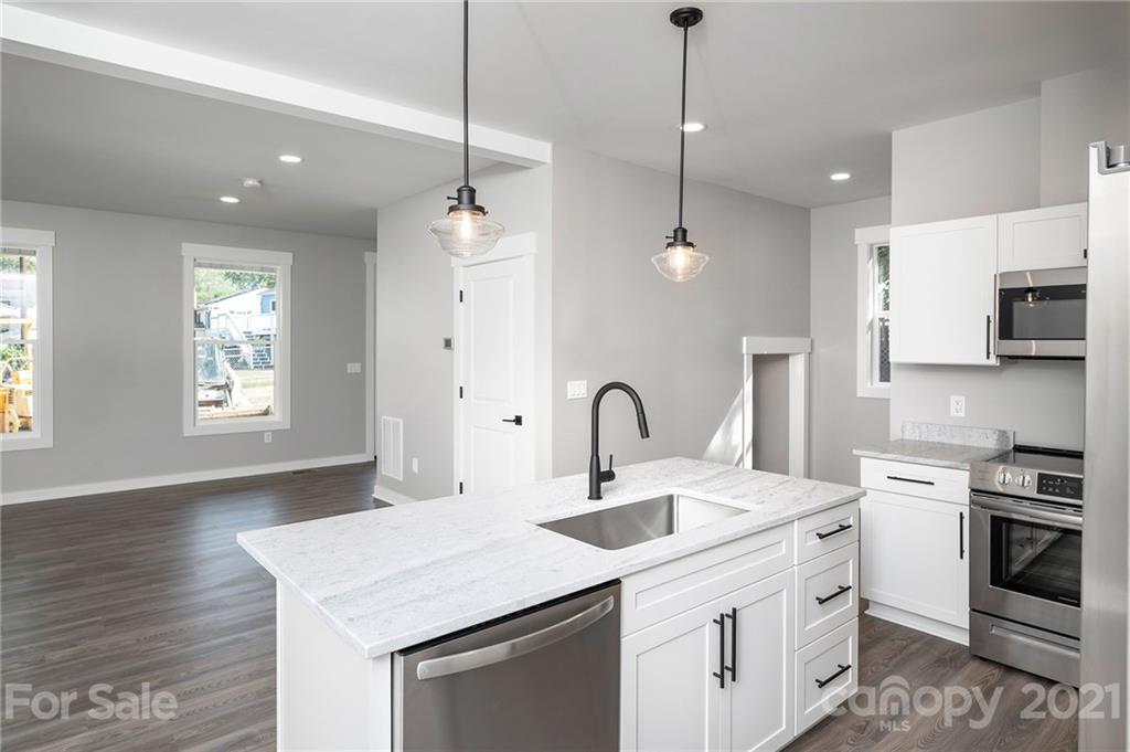 7 Oak Hill Road Candler NC 28715