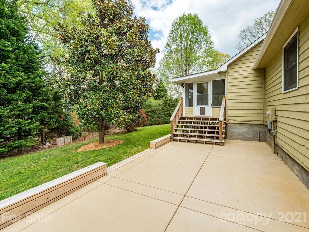 18 Oakwood Road Candler NC 28715