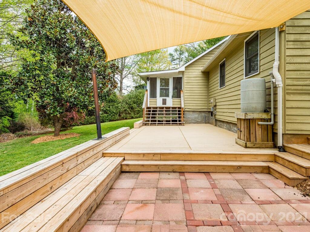 18 Oakwood Road Candler NC 28715