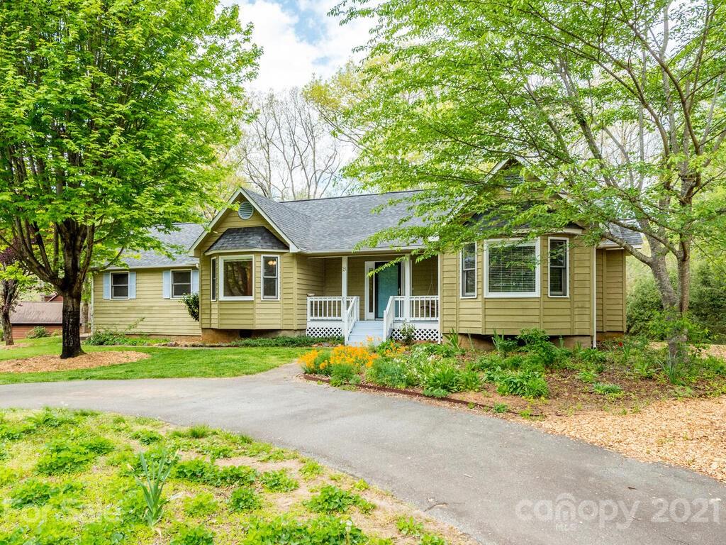 18 Oakwood Road Candler NC 28715