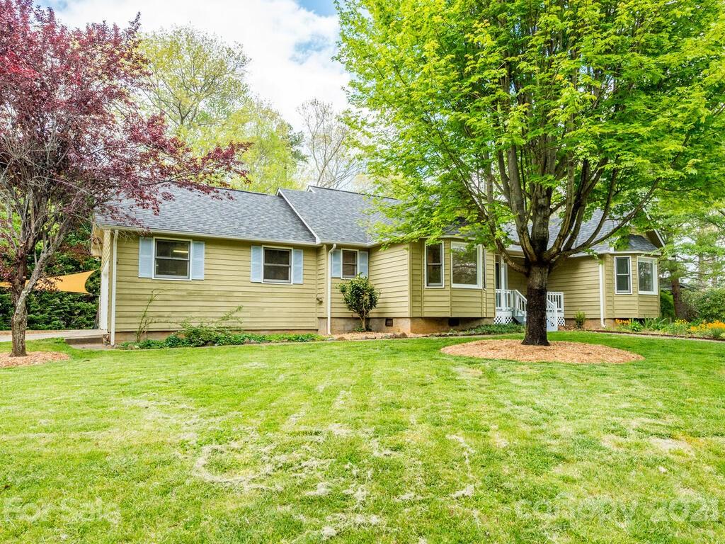 18 Oakwood Road Candler NC 28715