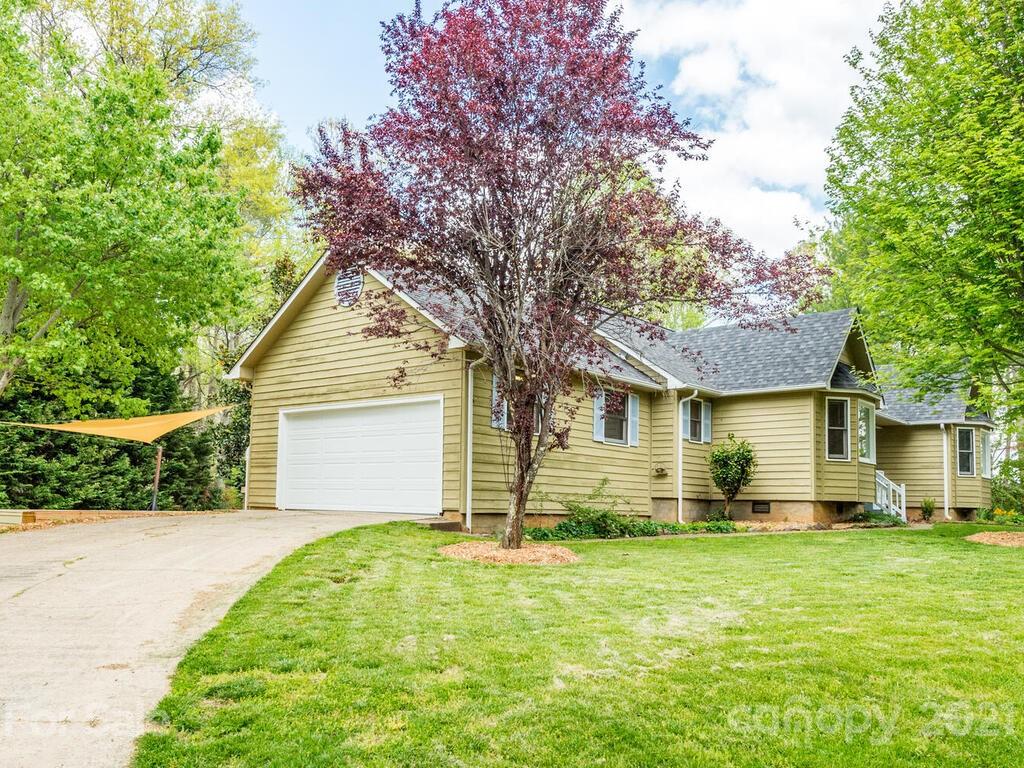 18 Oakwood Road Candler NC 28715