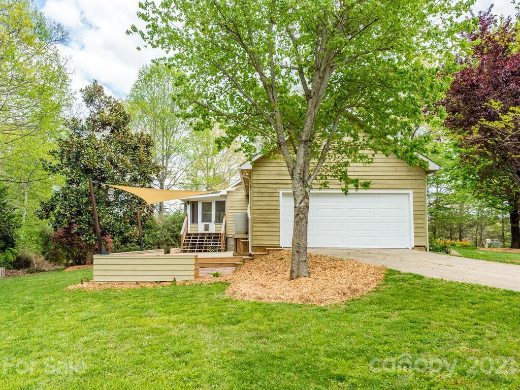 18 Oakwood Road Candler NC 28715