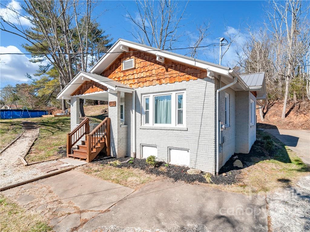 1739 Old Clyde Road Clyde NC 28721