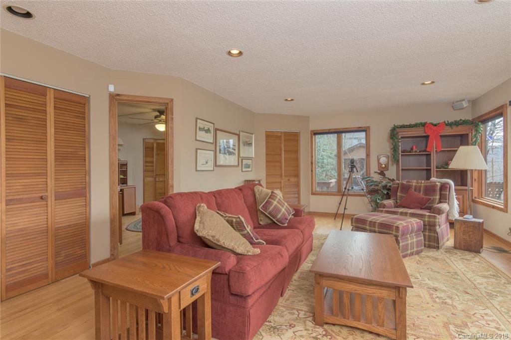 339 Summer Haven Road Swannanoa NC 28778