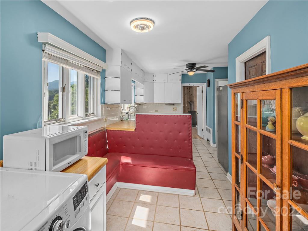 114 Academy Street Burnsville NC 28714