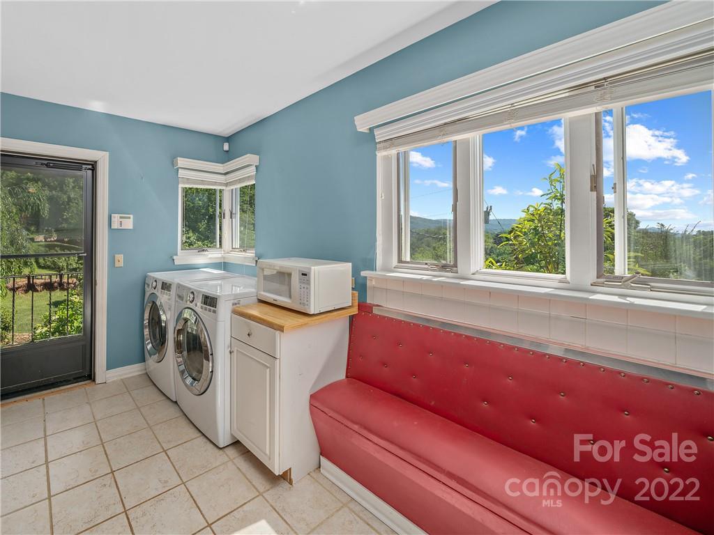 114 Academy Street Burnsville NC 28714