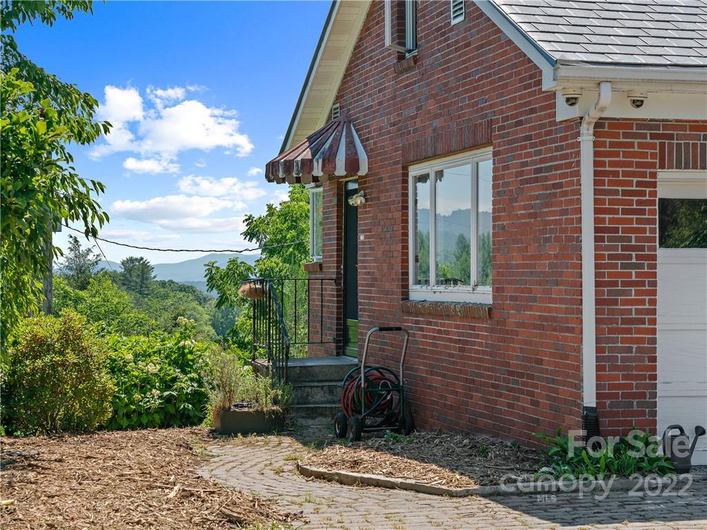 114 Academy Street Burnsville NC 28714