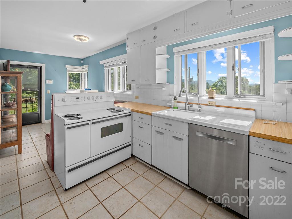 114 Academy Street Burnsville NC 28714