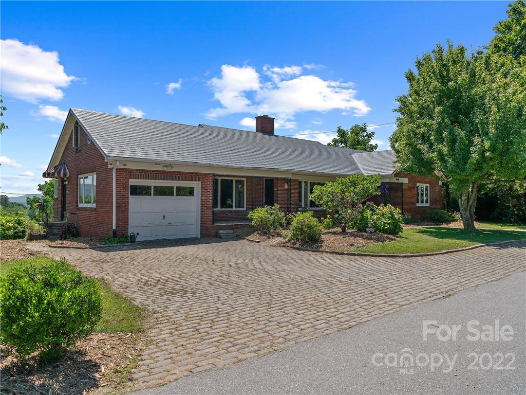 114 Academy Street Burnsville NC 28714