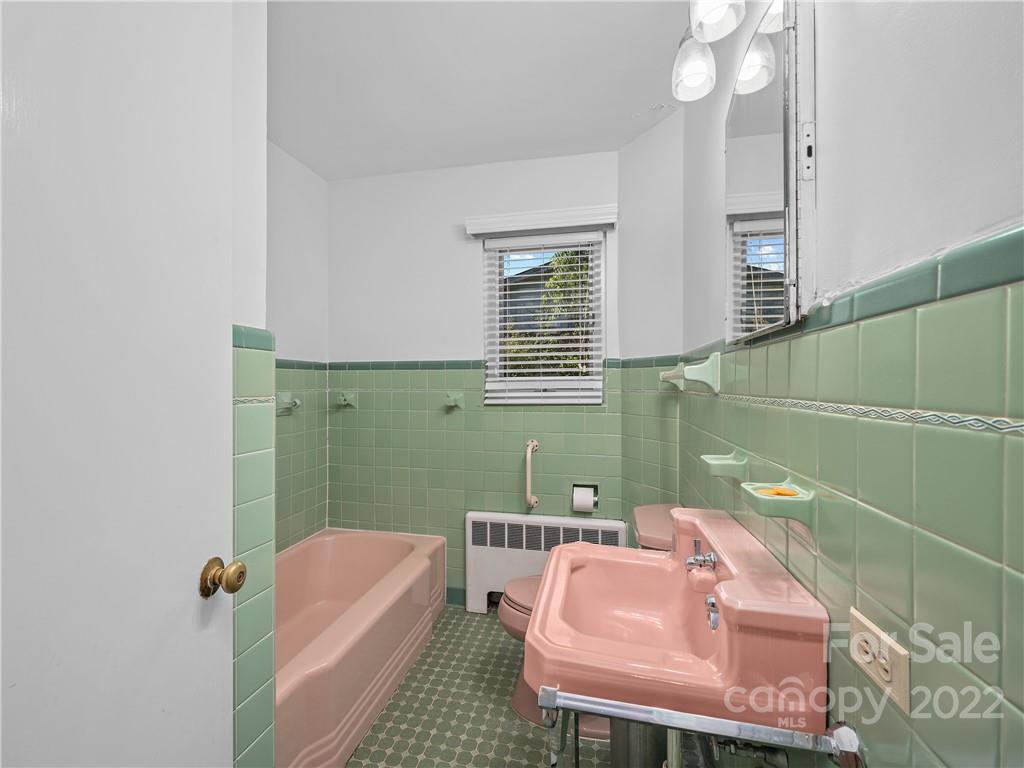 114 Academy Street Burnsville NC 28714