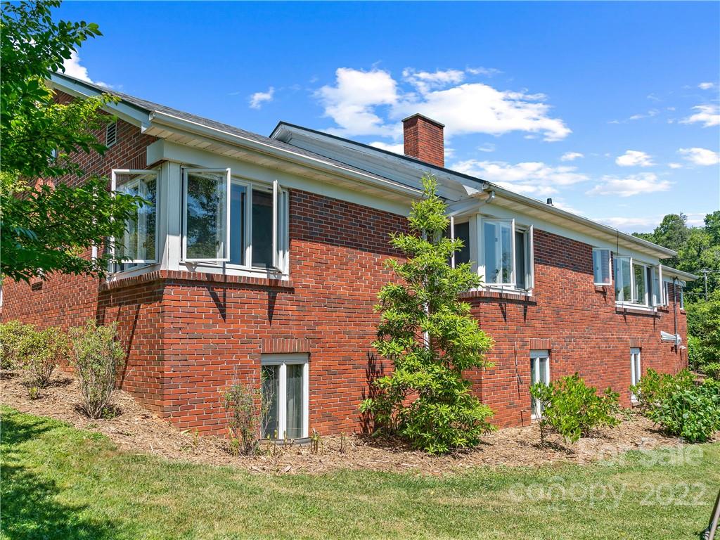 114 Academy Street Burnsville NC 28714
