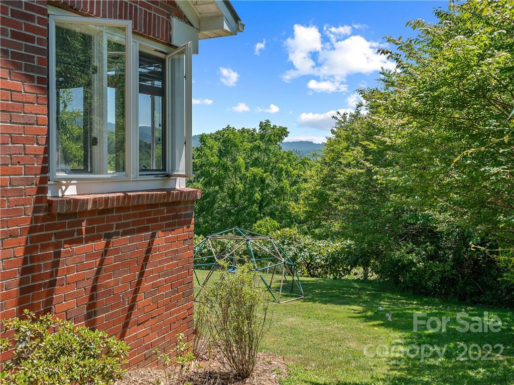 114 Academy Street Burnsville NC 28714