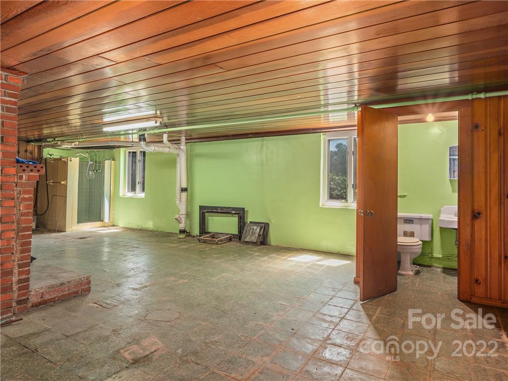 114 Academy Street Burnsville NC 28714