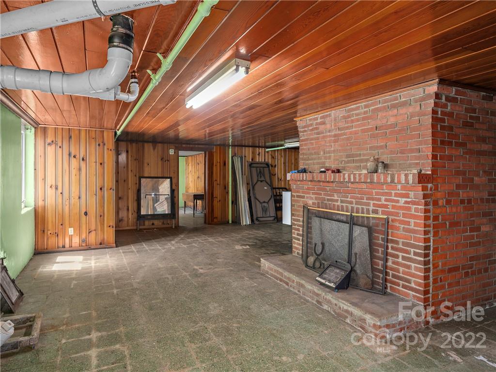 114 Academy Street Burnsville NC 28714
