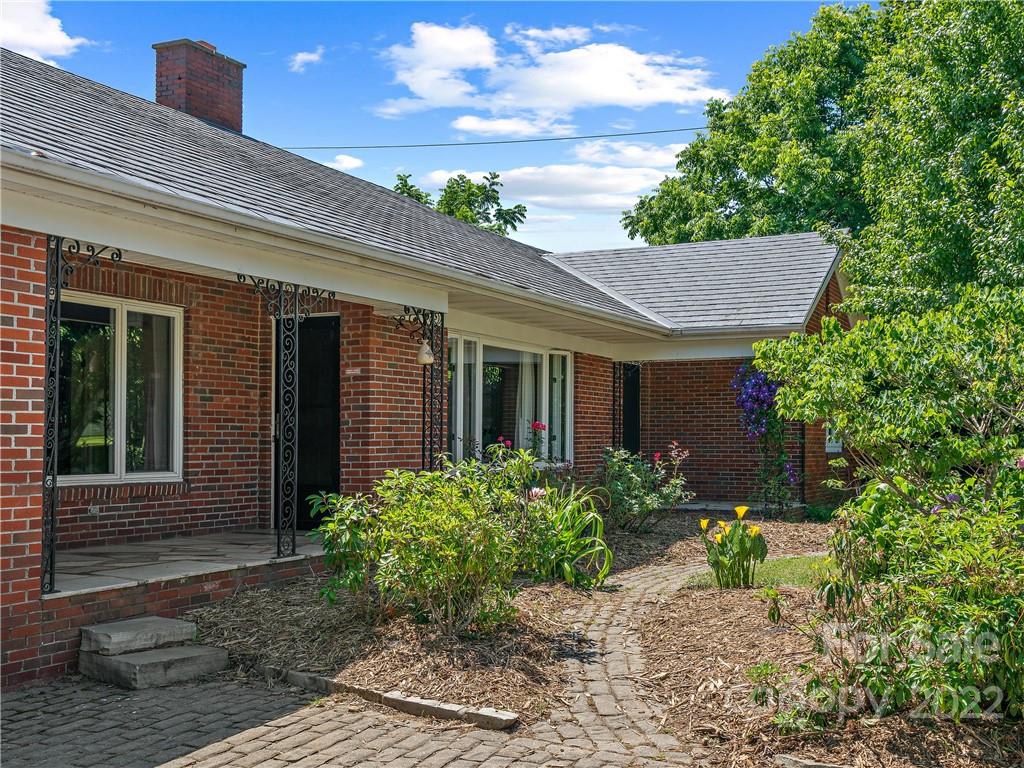 114 Academy Street Burnsville NC 28714