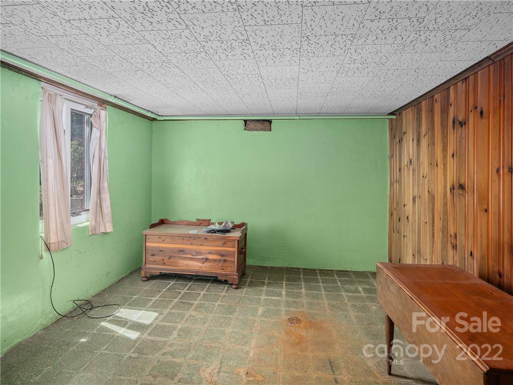 114 Academy Street Burnsville NC 28714