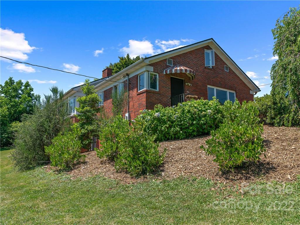 114 Academy Street Burnsville NC 28714
