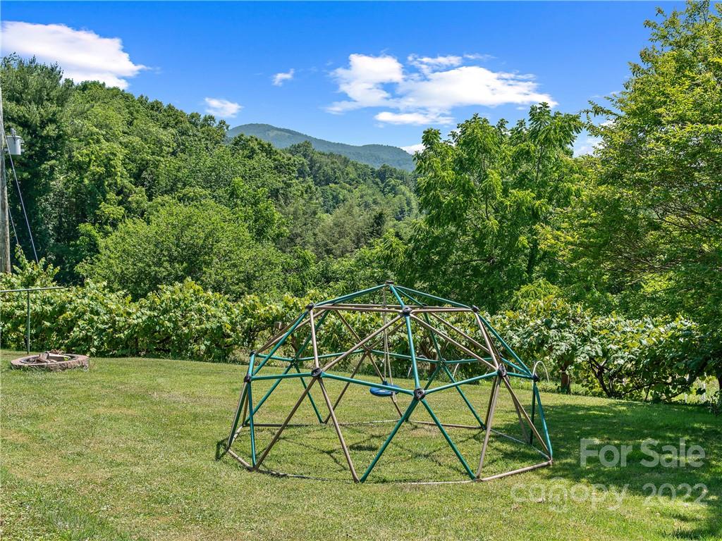 114 Academy Street Burnsville NC 28714