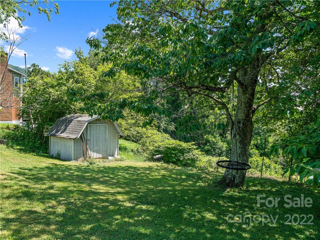 114 Academy Street Burnsville NC 28714