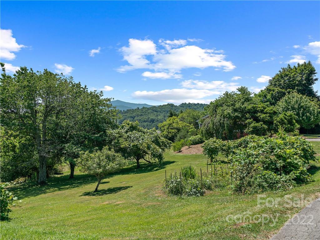 114 Academy Street Burnsville NC 28714