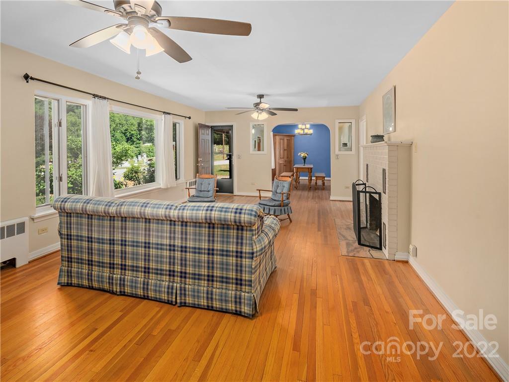 114 Academy Street Burnsville NC 28714