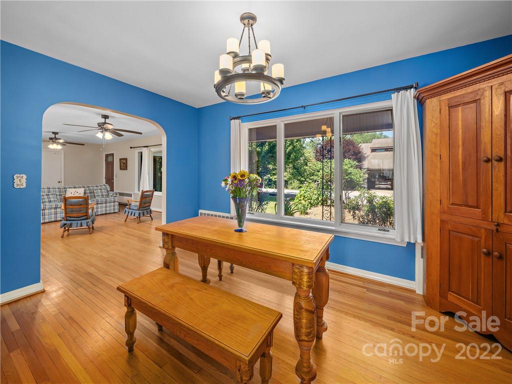 114 Academy Street Burnsville NC 28714